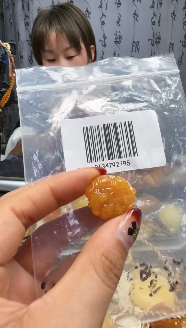 裸石琥珀未镶嵌如图