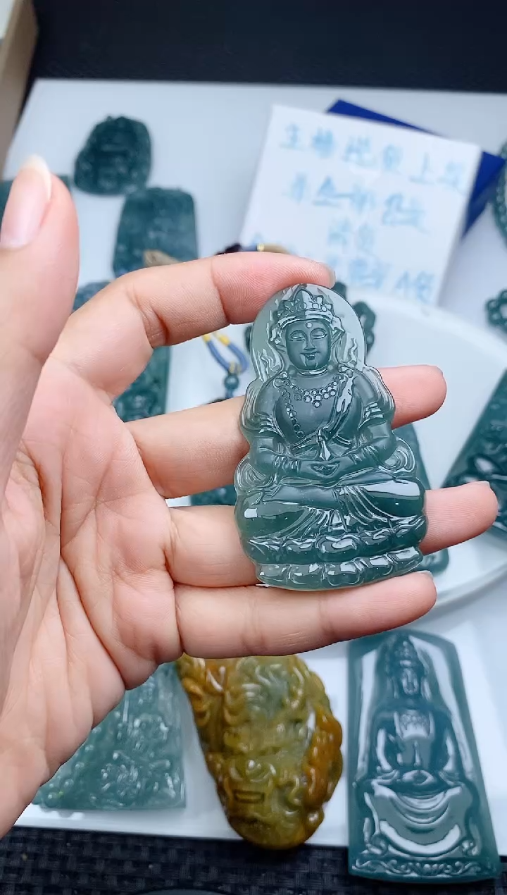 翡翠未镶嵌颈饰1