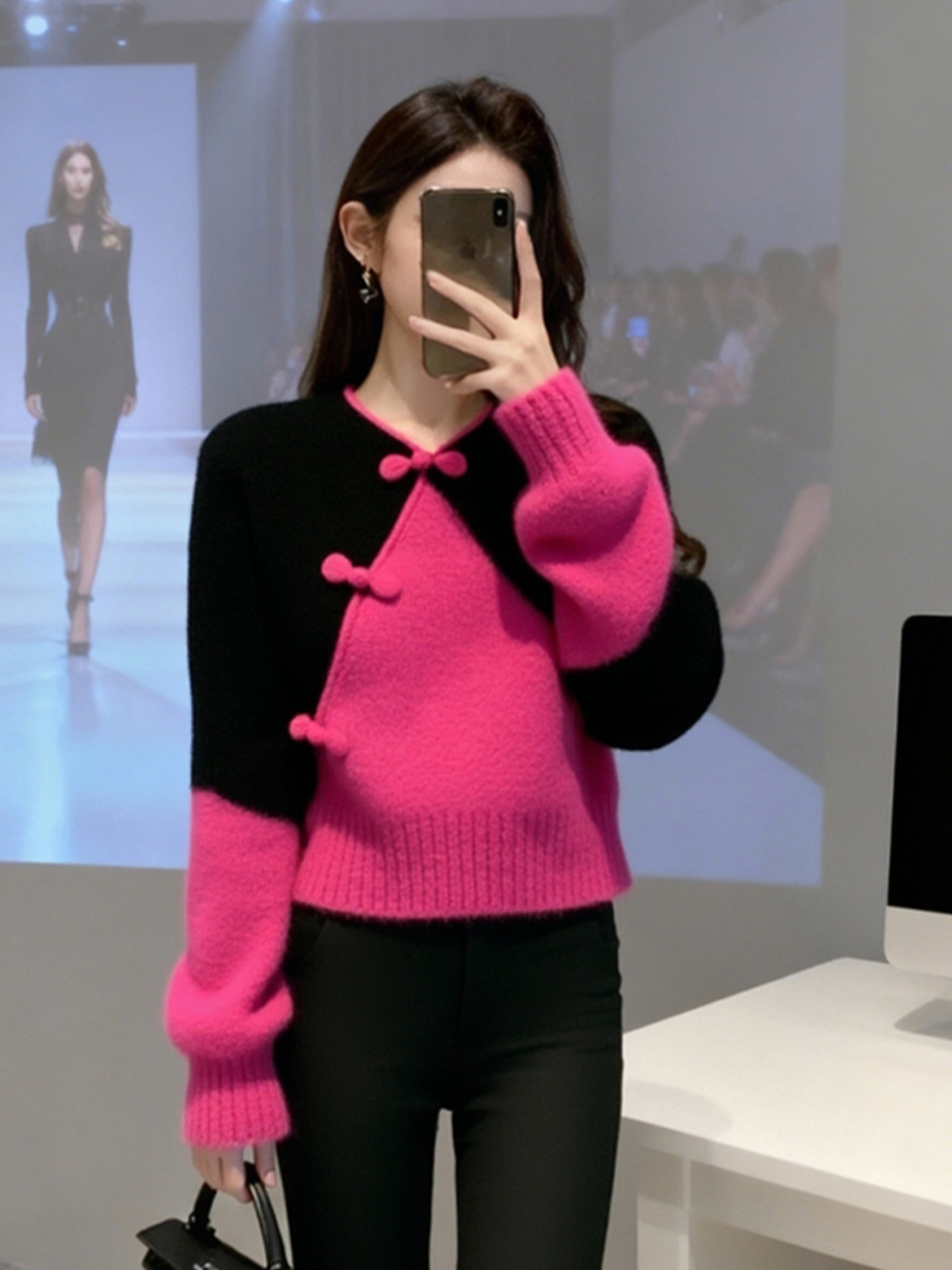 个性不撞款拼接盘扣毛衣秋冬新款时尚慵懒风套头针织衫设计感上衣