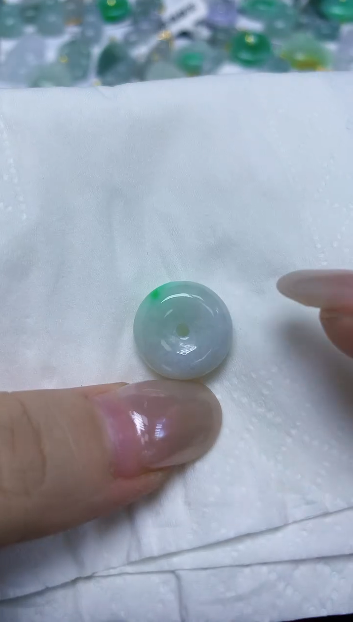 翡翠未镶嵌颈饰天然缅甸翡翠A货