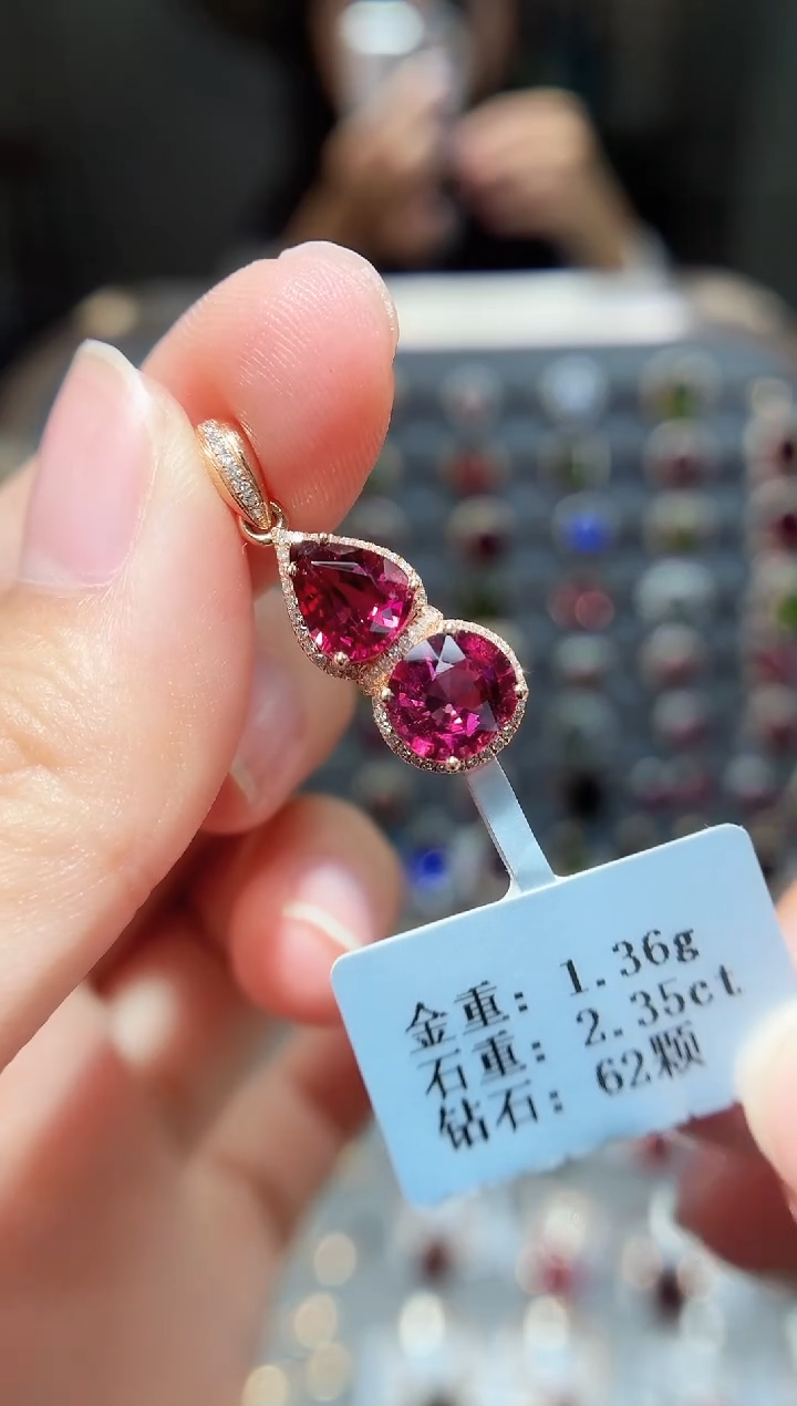 颈饰18K金镶嵌碧玺2.35.