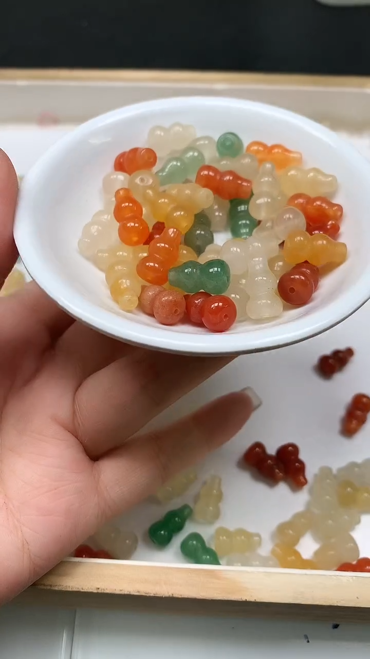 未镶嵌散珠石英质玉M673 三彩玉 葫芦 8*14mm 6颗5.8元