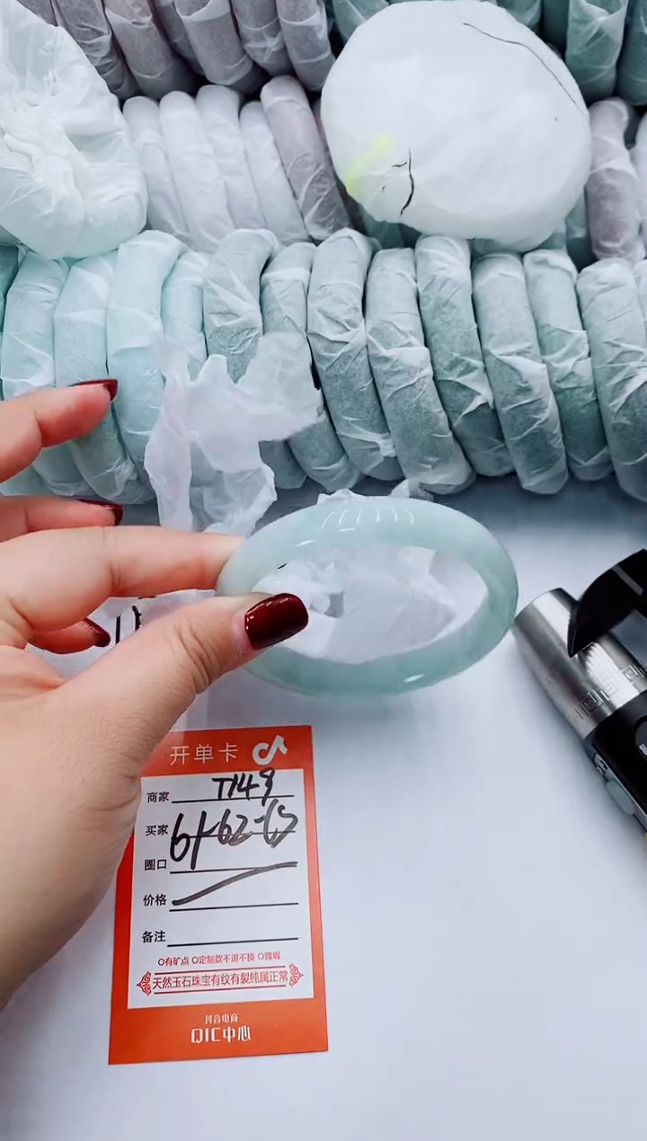 【闪购商品】石英质玉手镯未镶嵌T149-62-63