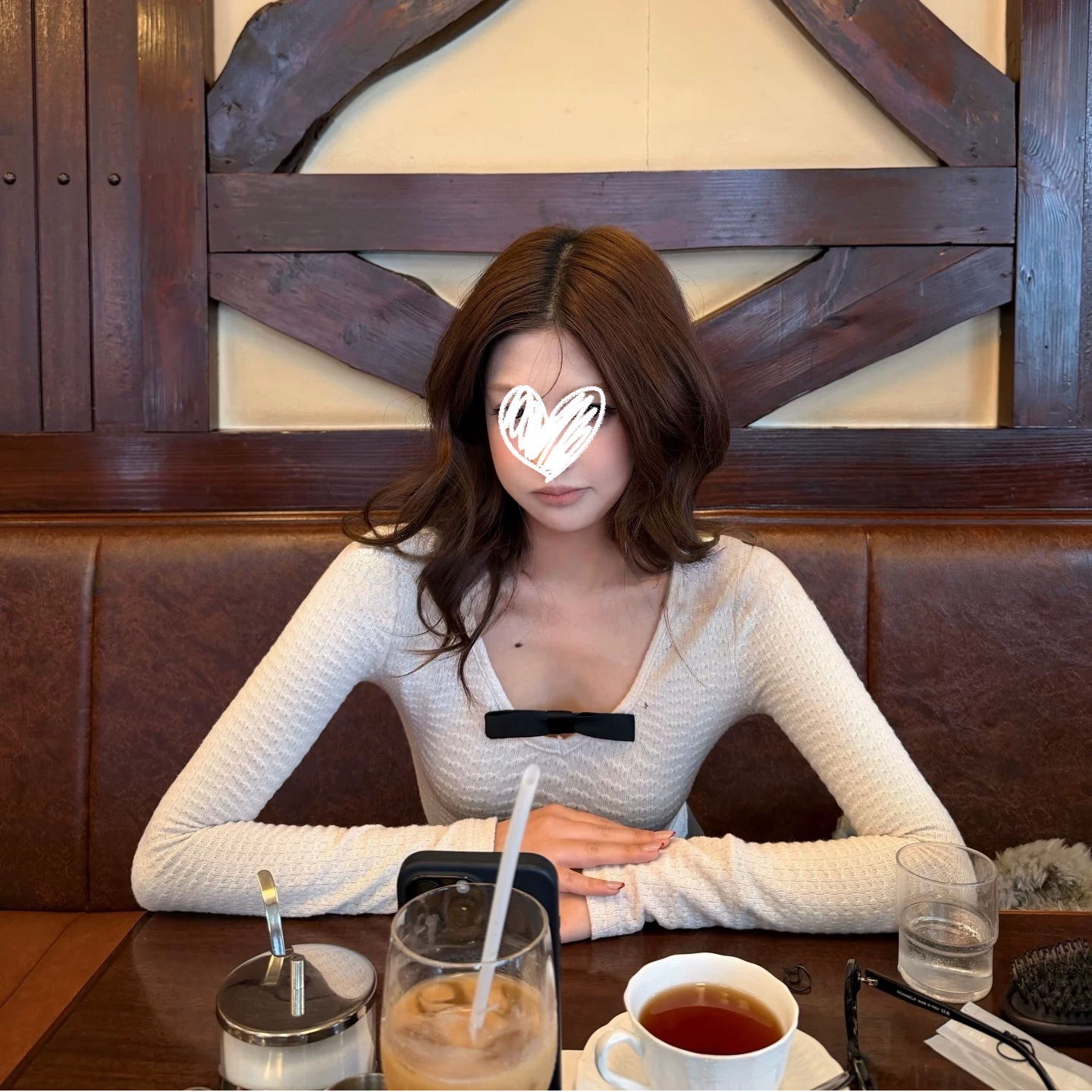 大阪手信 嗲甜肌理感蝴蝶结v领修身长袖上衣