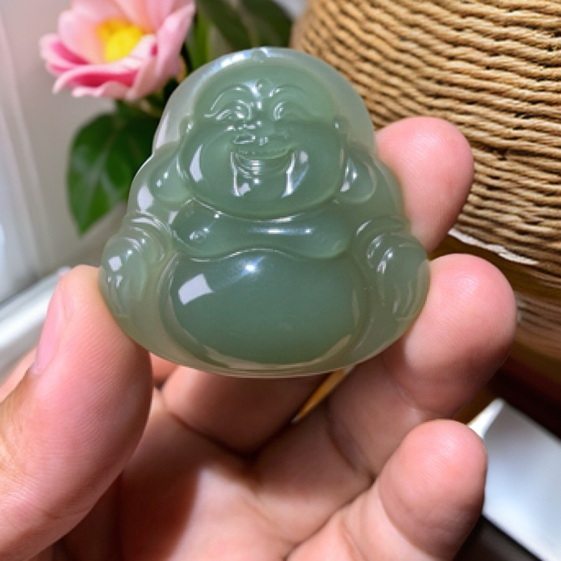 精品和田玉青海老料湖水绿冰透完美大佛公吊坠45*11mm
