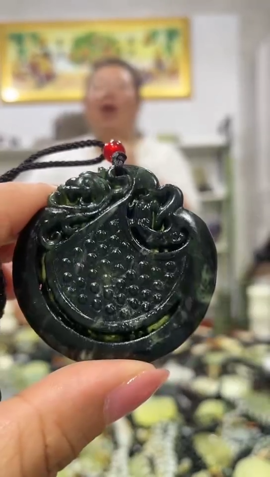 岫玉未镶嵌吊坠