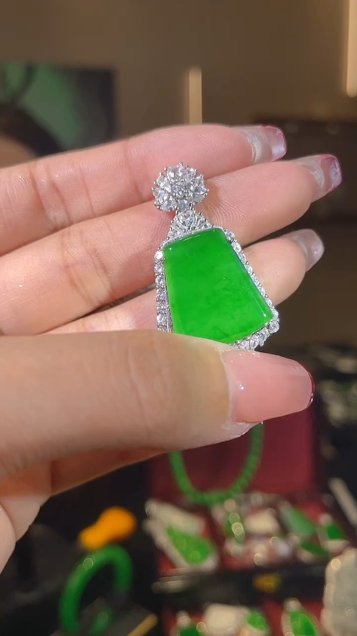 【闪购商品】翡翠吊坠(不含链)银S925镶嵌天然翡翠A货