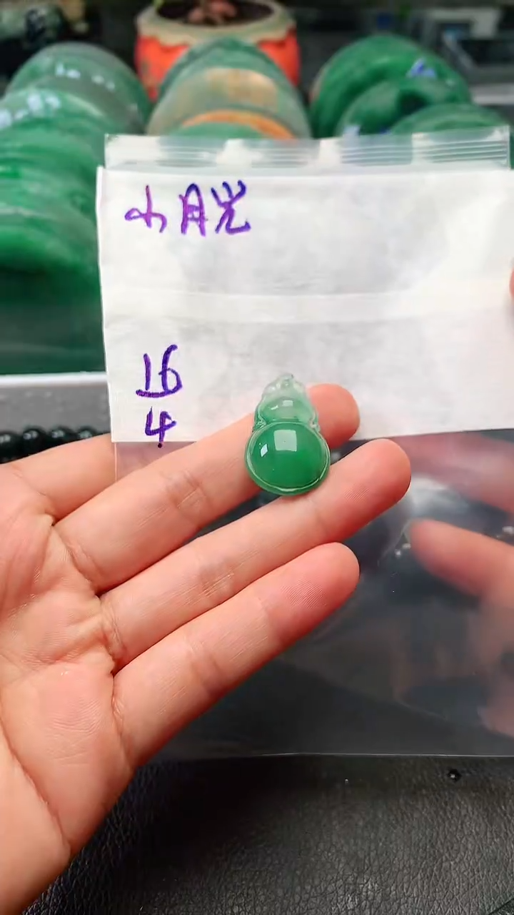 定制石英质玉非洲翠吊坠