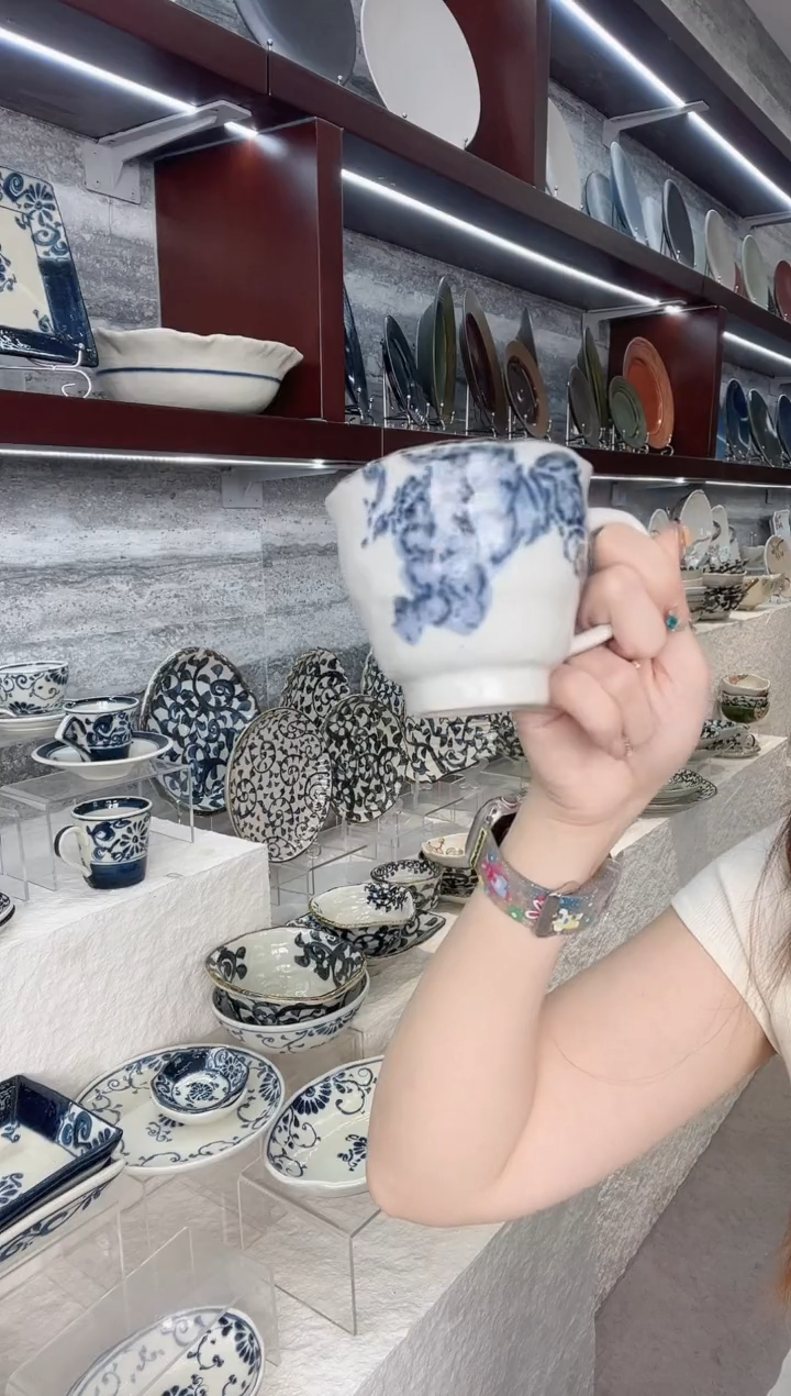 瓷手绘山葡萄马克杯