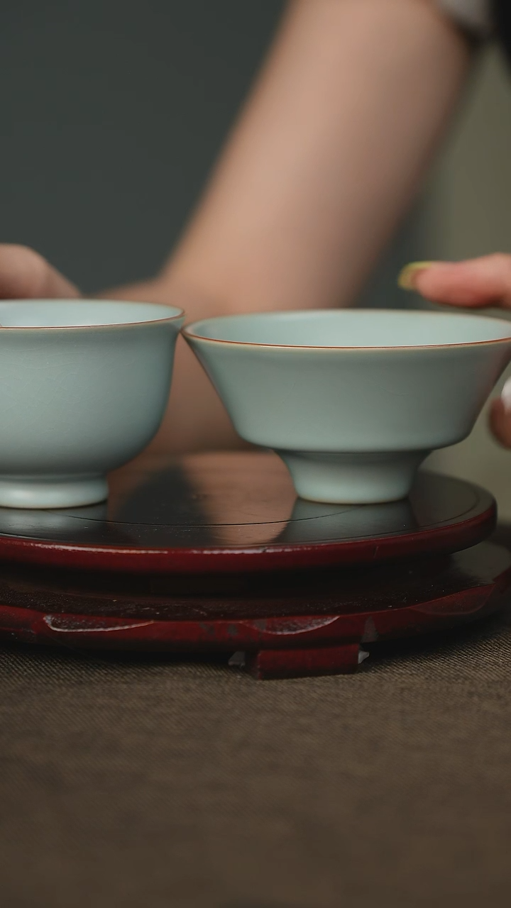 带底款 高脚斗笠杯 大压手杯微瑕 礼盒装