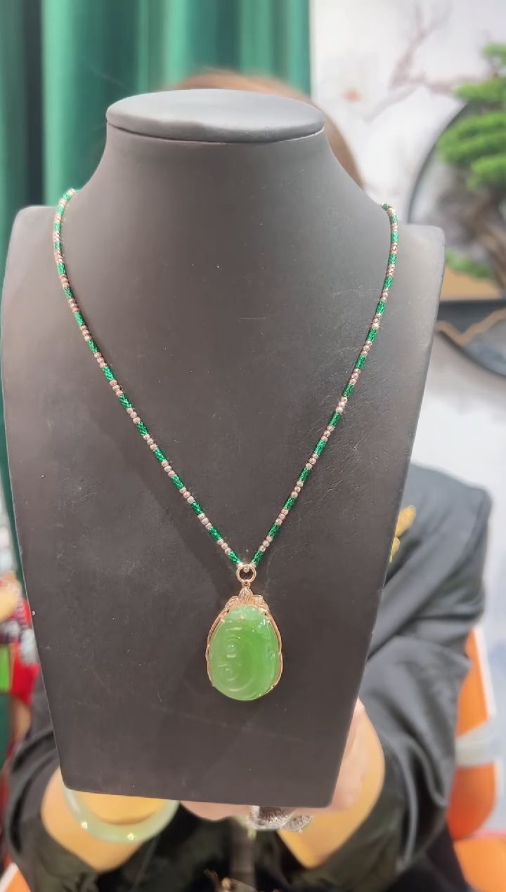 【闪购商品】和田玉18K金镶嵌颈饰8888888888