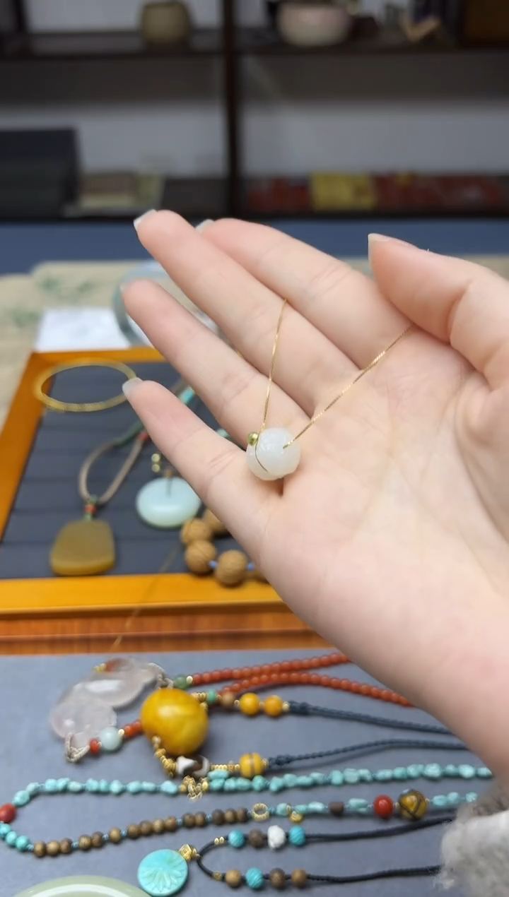 18K金镶嵌和田玉挂件18K金白玉并蒂莲吊坠XEZB赠链