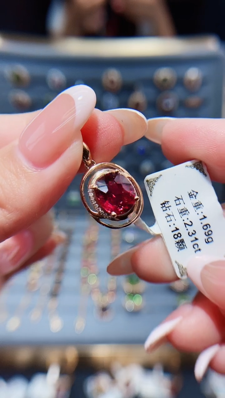 18K金镶嵌颈饰碧玺2.31.