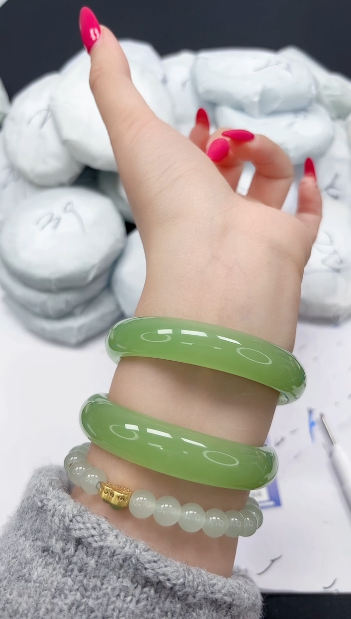 未镶嵌手镯石英质玉A300/5556