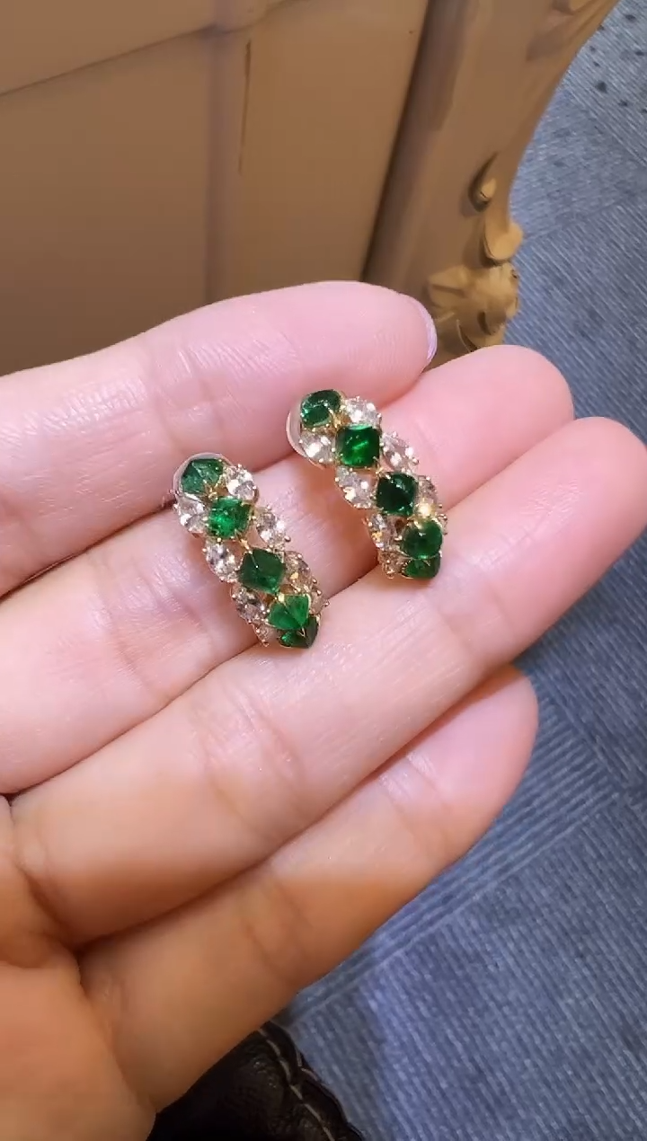 耳钉18K金镶嵌祖母绿    