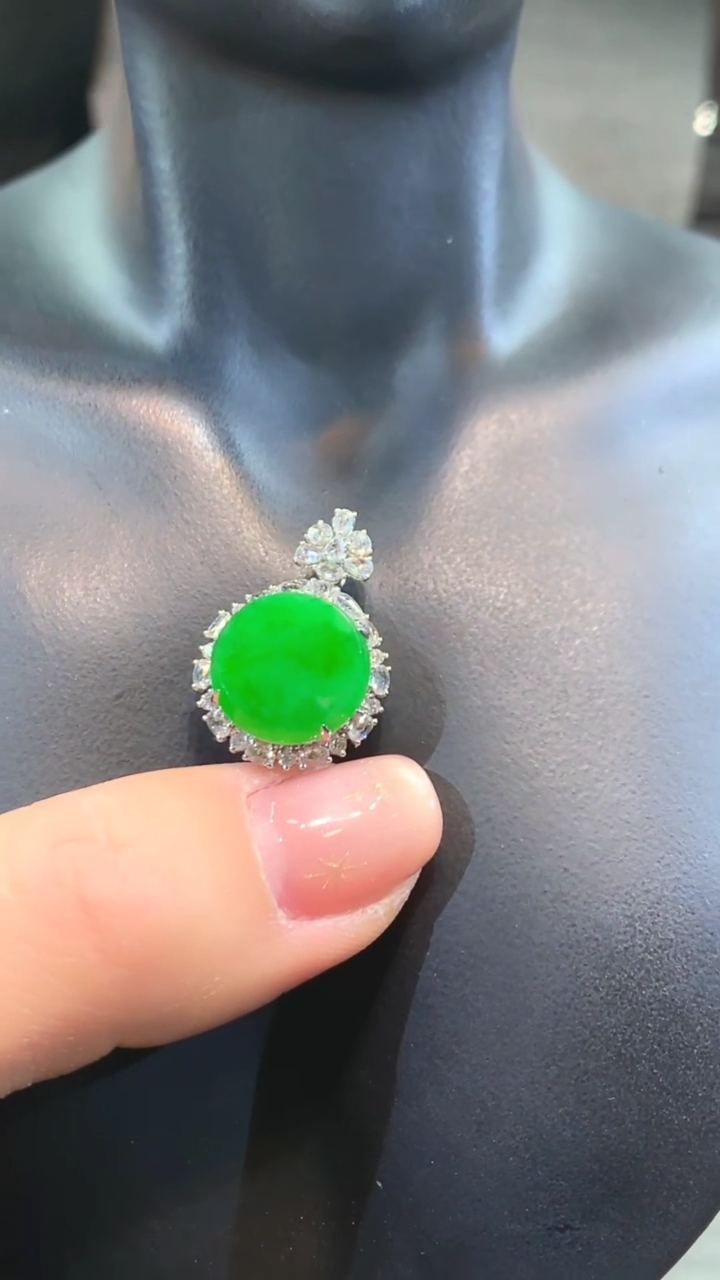 【闪购商品】翡翠吊坠(不含链)18K金镶嵌吊坠