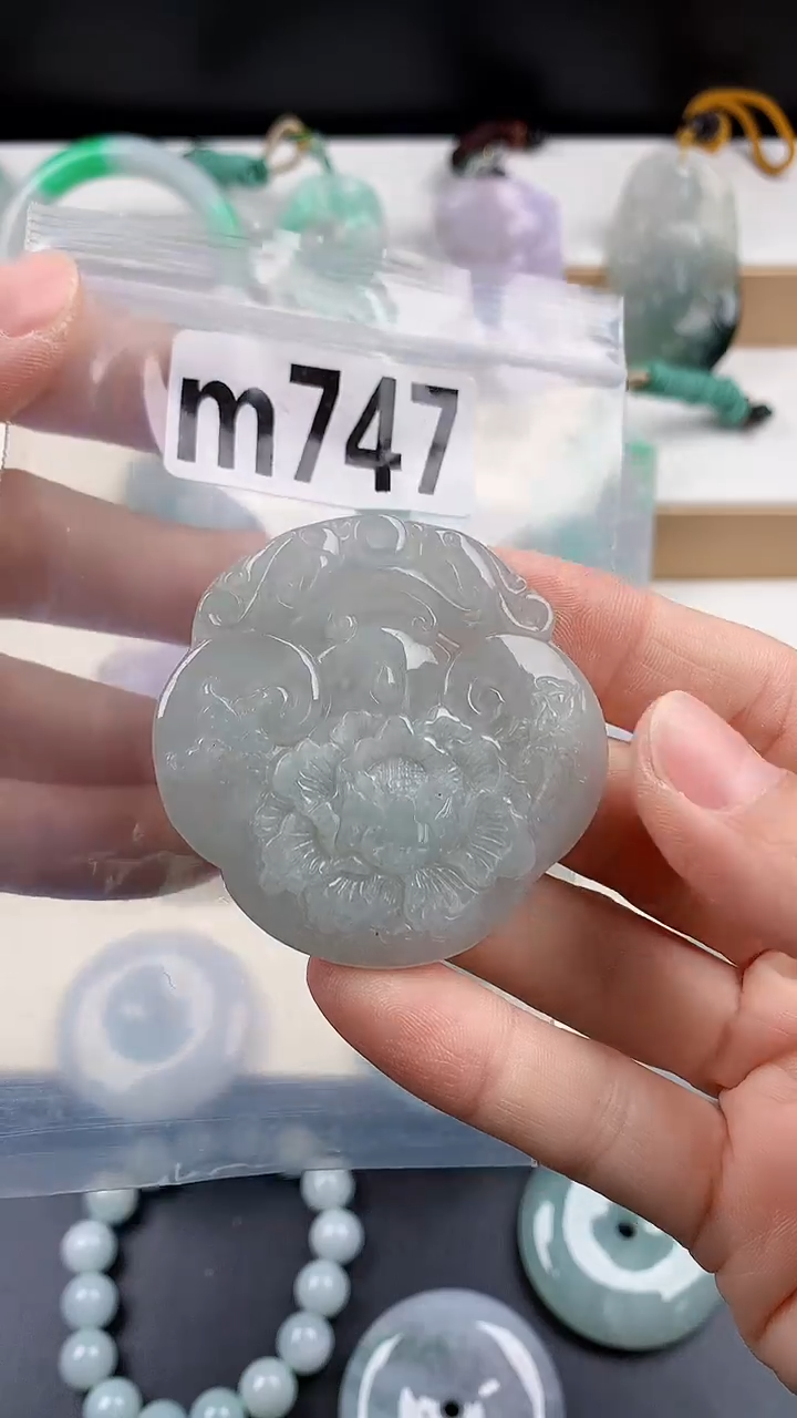 颈饰未镶嵌翡翠天然翡翠吊坠挂件