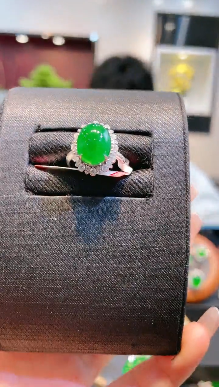 【闪购商品】翡翠颈饰18K金镶嵌A42天然A货翡翠戒指