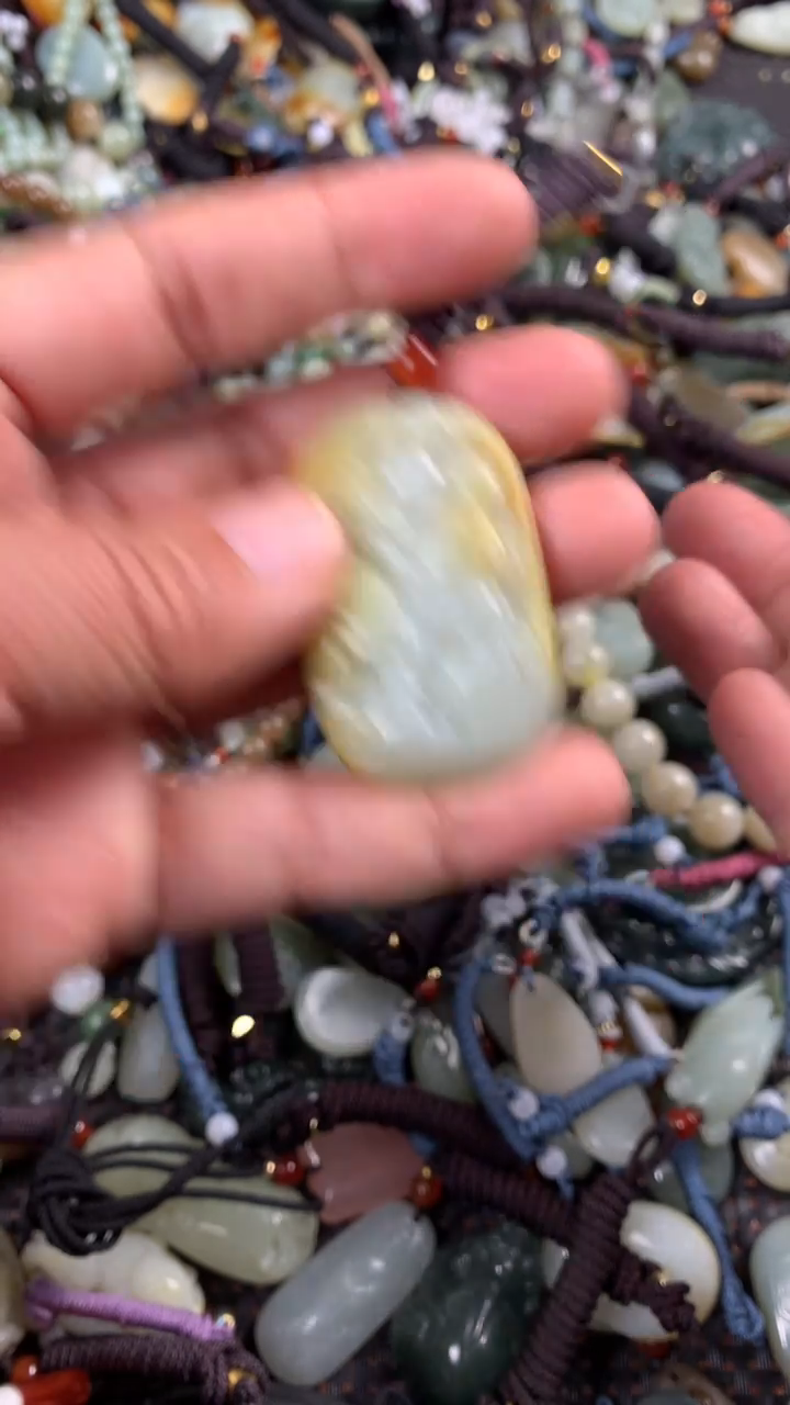 【闪购商品】和田玉颈饰未镶嵌多样性发货没有证书拍一发一有瑕