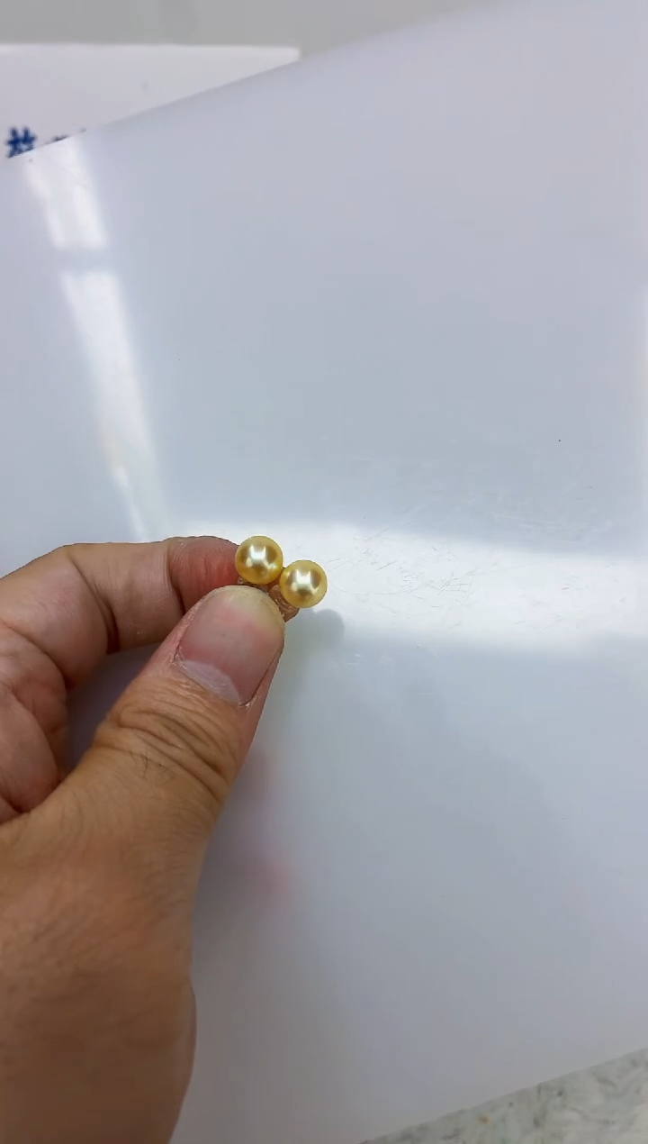 18K金镶嵌DA海水珍珠羽皇金耳钉8-9 y151