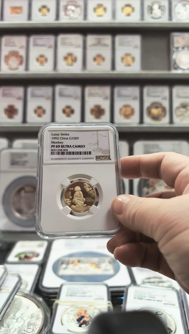 金Au9161992年8克金猴NGC69无盒证