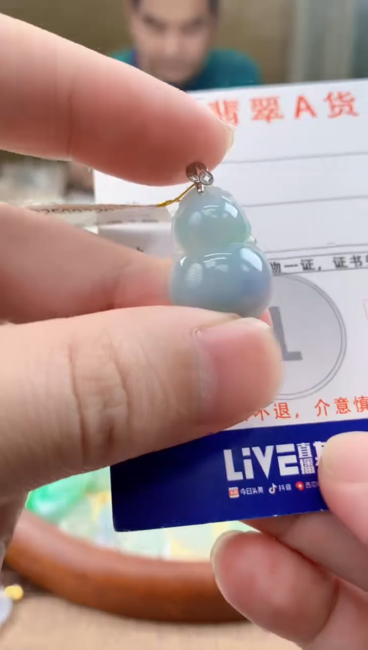 颈饰18K金镶嵌翡翠天然A货翡翠挂件