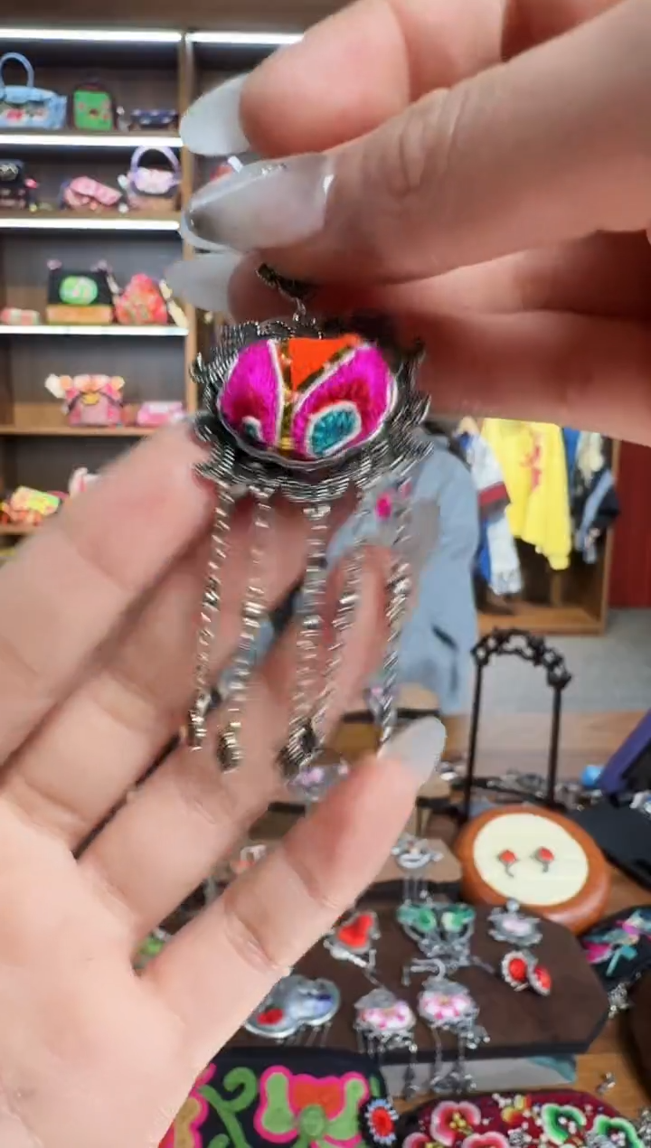 【闪购商品】织绣158蒙阿苏苗绣传承