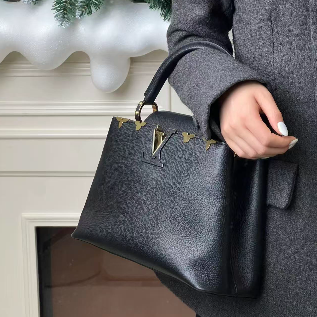 95新 LouisVuitton/路易威登 cap中号黑金花朵限定单肩包/甄选