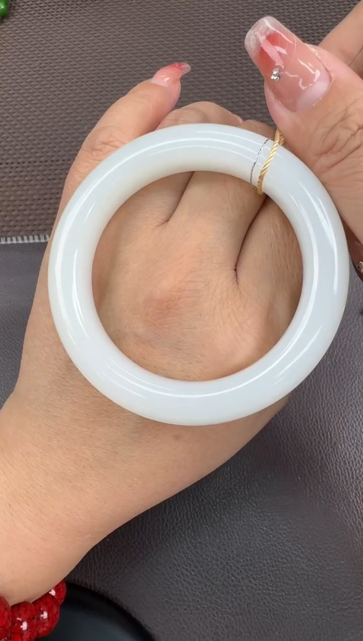 【闪购商品】和田玉手镯未镶嵌52