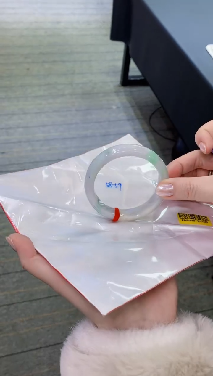 【闪购商品】翡翠手镯未镶嵌             