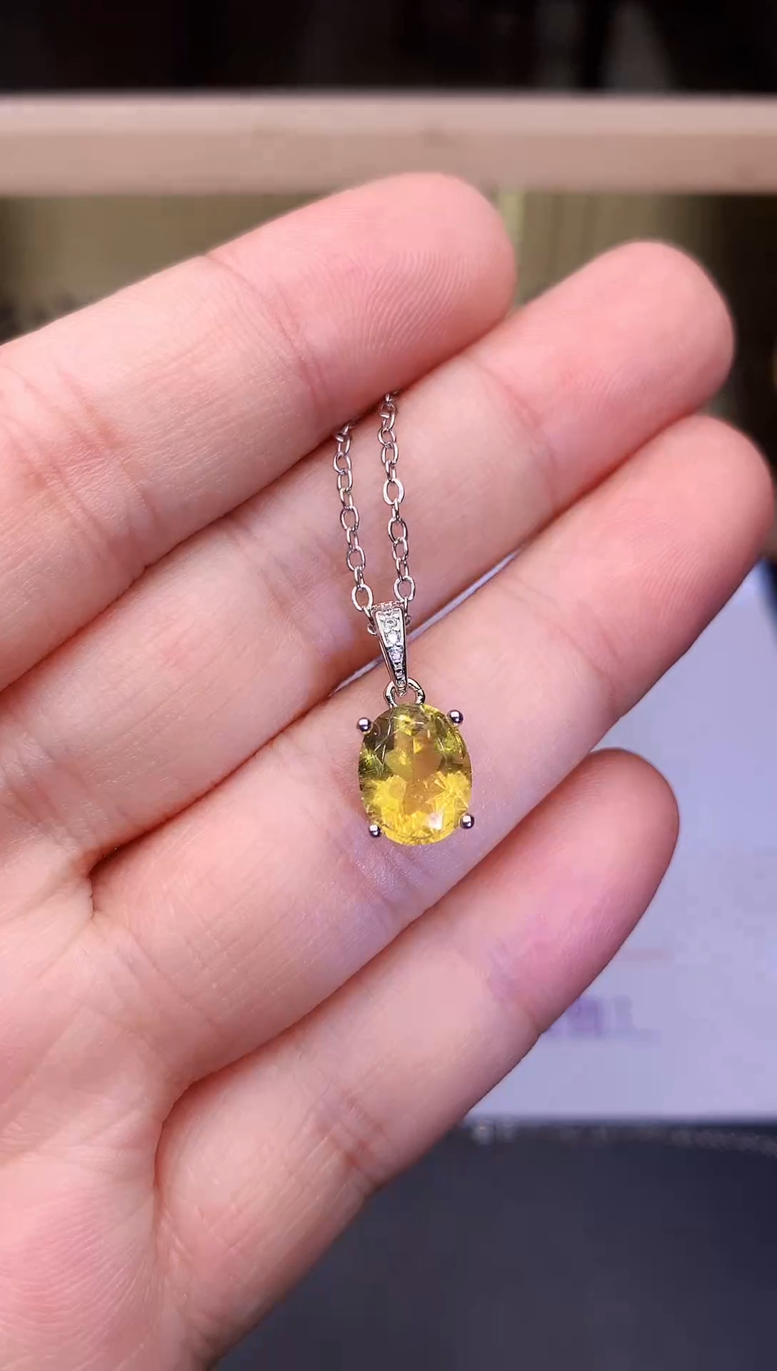 【闪购商品】黄晶吊坠(赠链)银S925镶嵌........