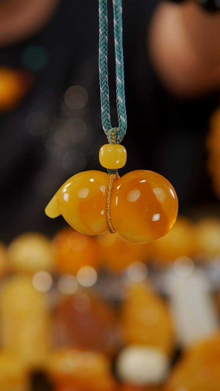 【闪购商品】蜜蜡颈饰未镶嵌28.2焦皮料金沙葫芦