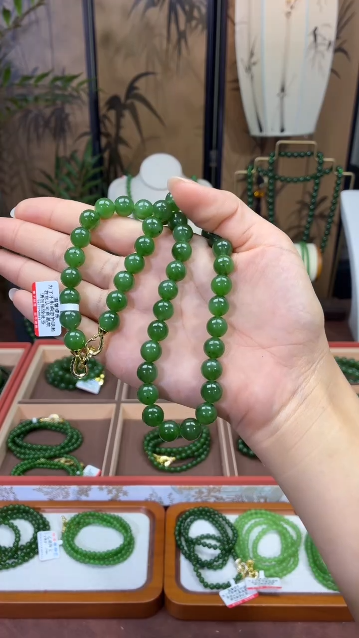 和田玉（碧玉）未镶嵌颈饰9.5+辣绿微矿锁骨链