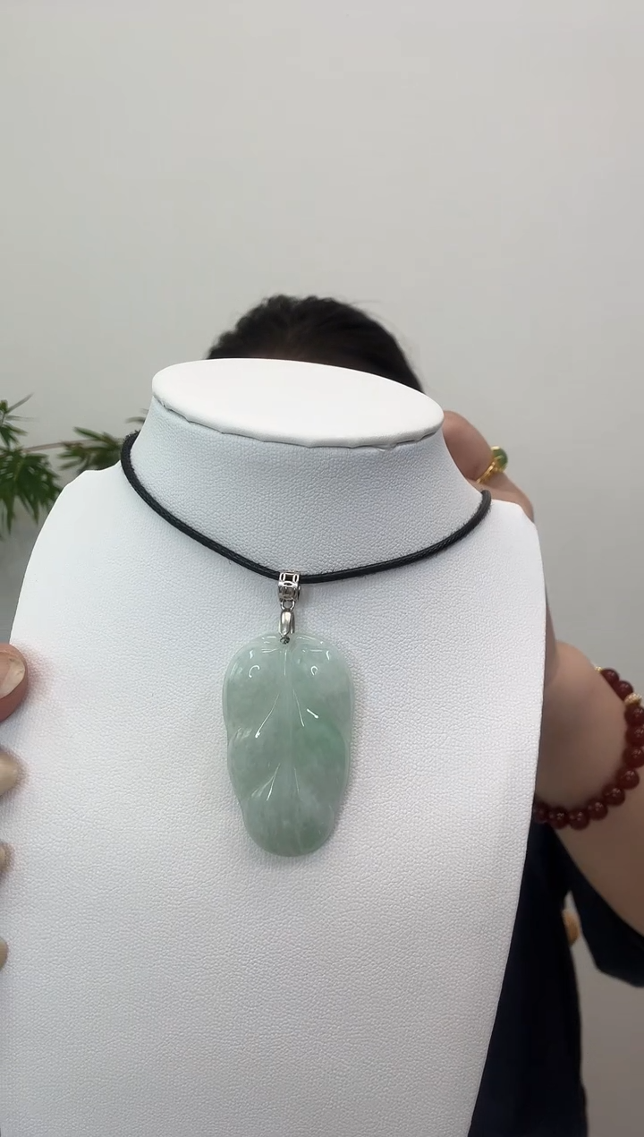 翡翠银S925镶嵌颈饰叶子