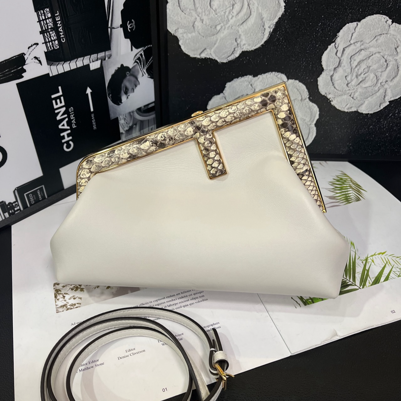 95新 FENDI/芬迪 白色first蟒纹单肩包B1795