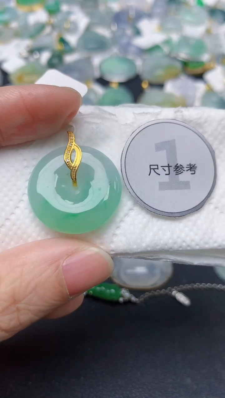 颈饰18K金镶嵌翡翠天然缅甸A货翡翠