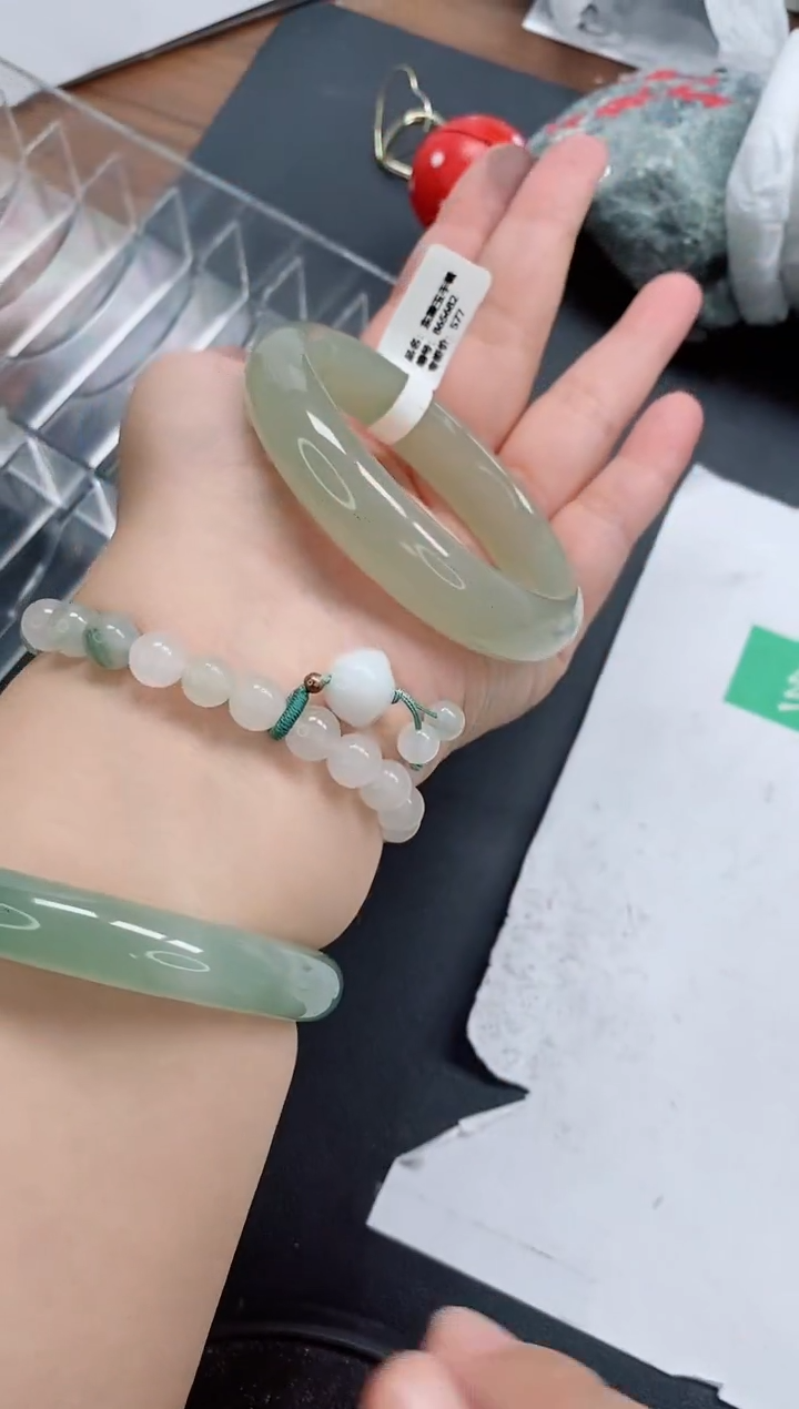 未镶嵌手镯石英质玉127/58-59