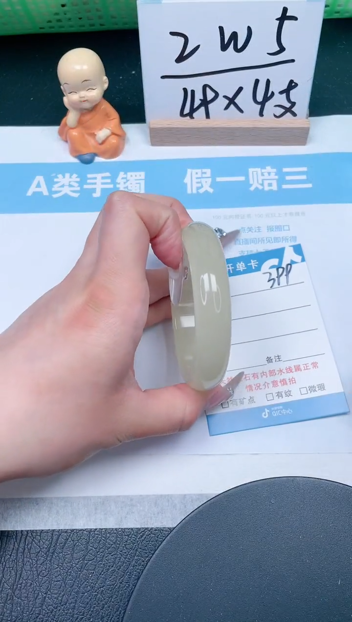 【闪购商品】石英质玉手镯未镶嵌399-56.3