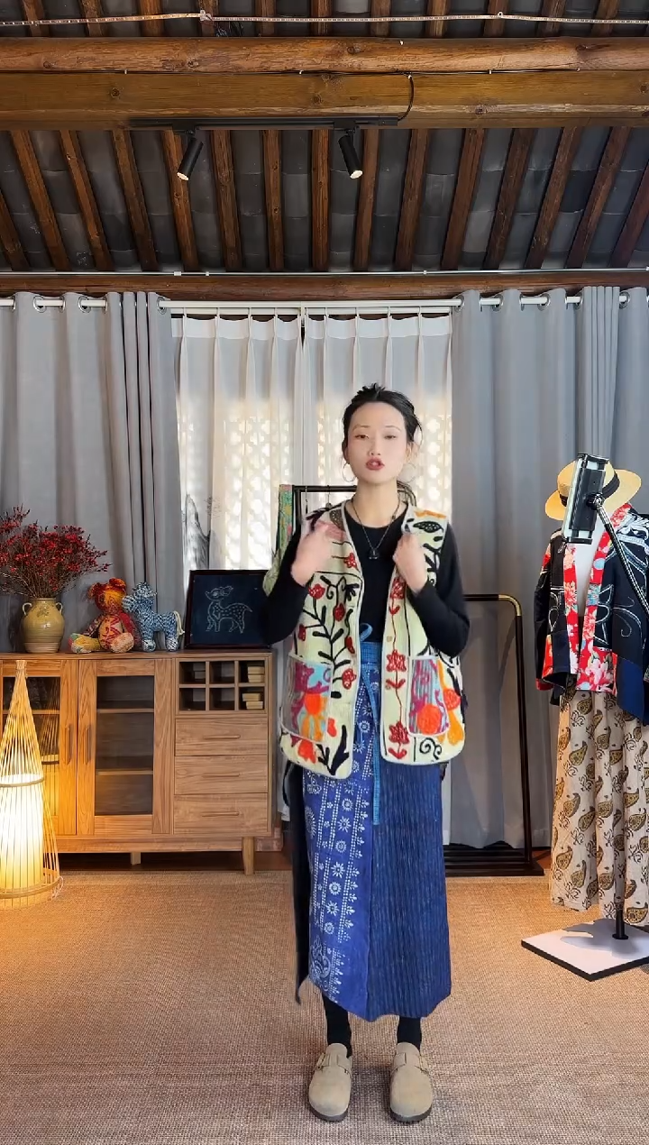 【闪购商品】设计师款刺绣褴褛风马甲