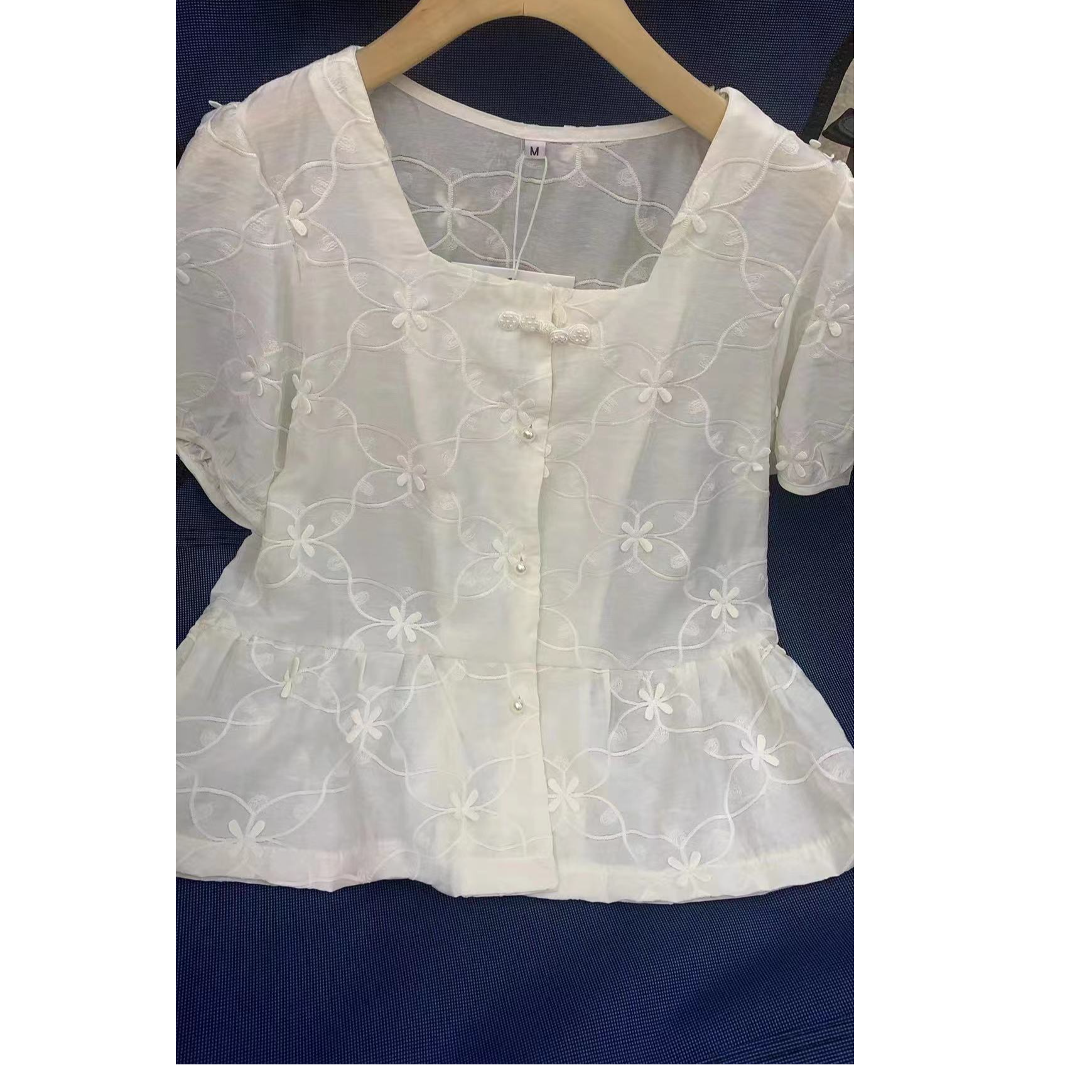 C360白珍珠盘扣立体刺绣小衫6615