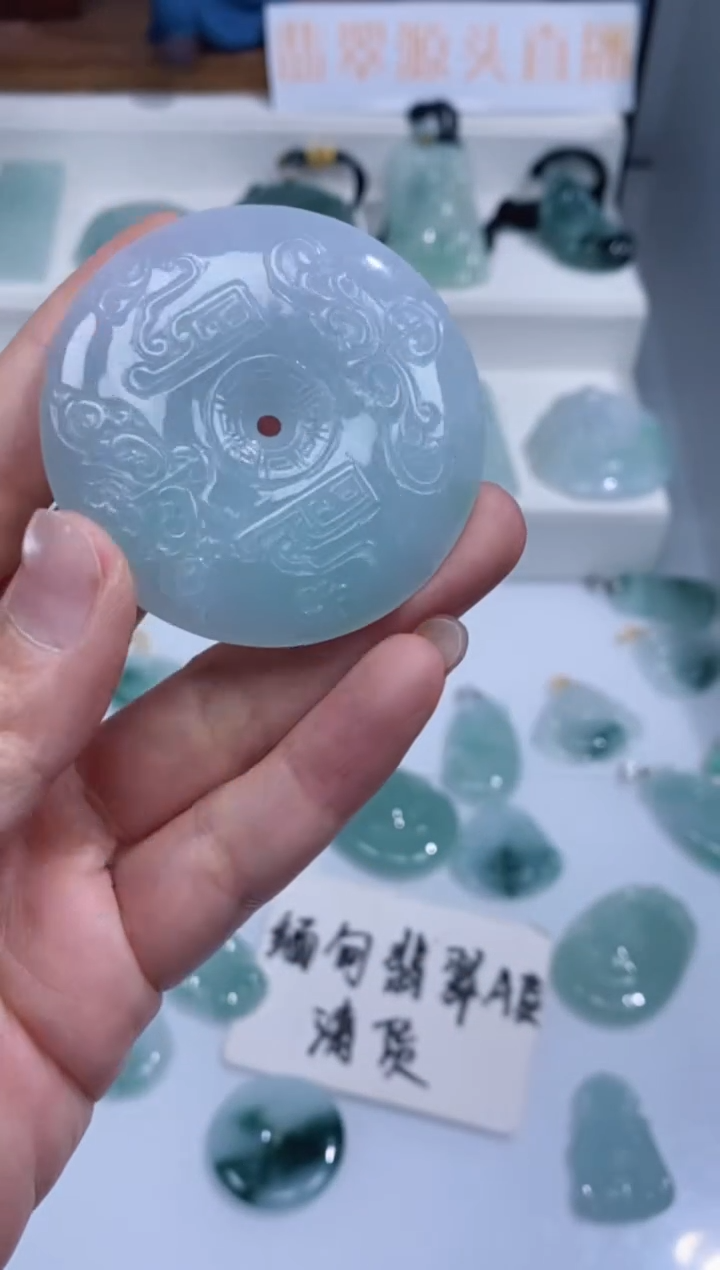 颈饰未镶嵌翡翠吊坠