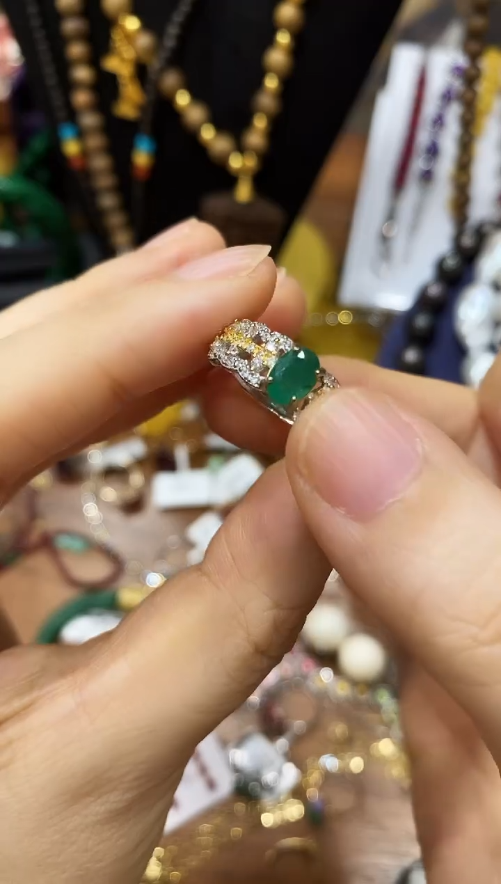 无非金属绿色戒指