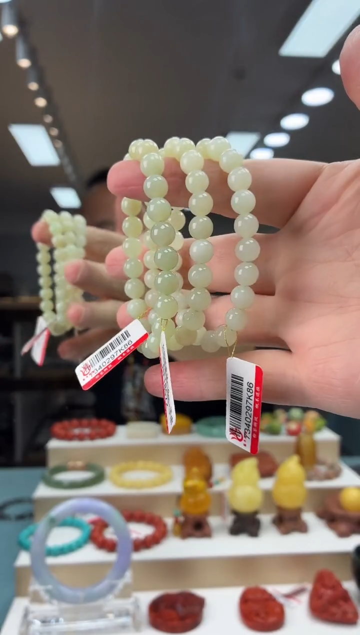 未镶嵌手串和田玉手串  多样性发其一