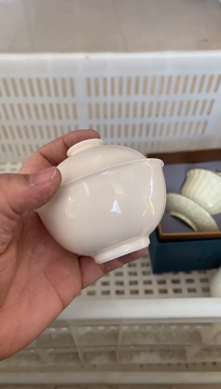 无运费险有瑕疵的摄影的产品有使用过的痕迹有点脏介意勿拍杯