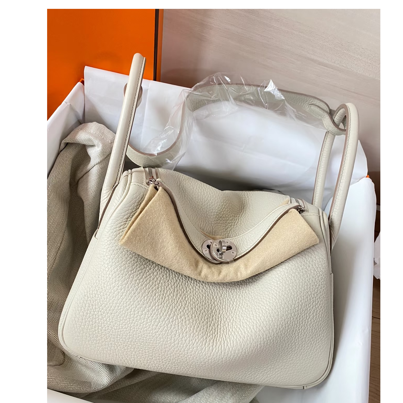 99新 Hermes/爱马仕 蔚蓝/奶昔白 银扣 lindy 26 Z刻