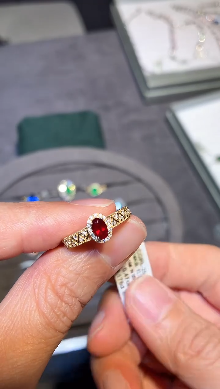 18K金镶嵌戒指红宝石【闪购】不低于0.40ct/无烧鸽血红/多样性发货