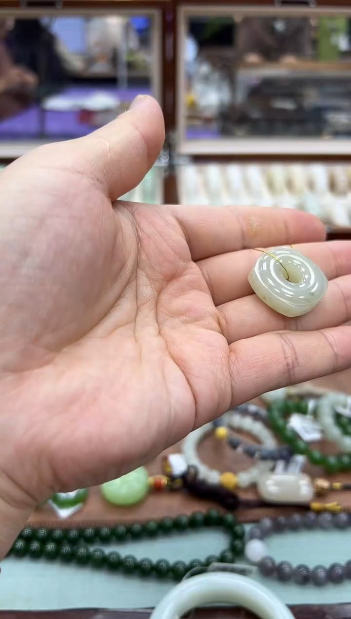 颈饰未镶嵌和田玉野牛沟玉琮