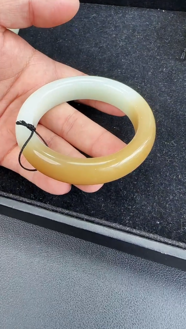 和田玉手镯未镶嵌糖白57.5圈口