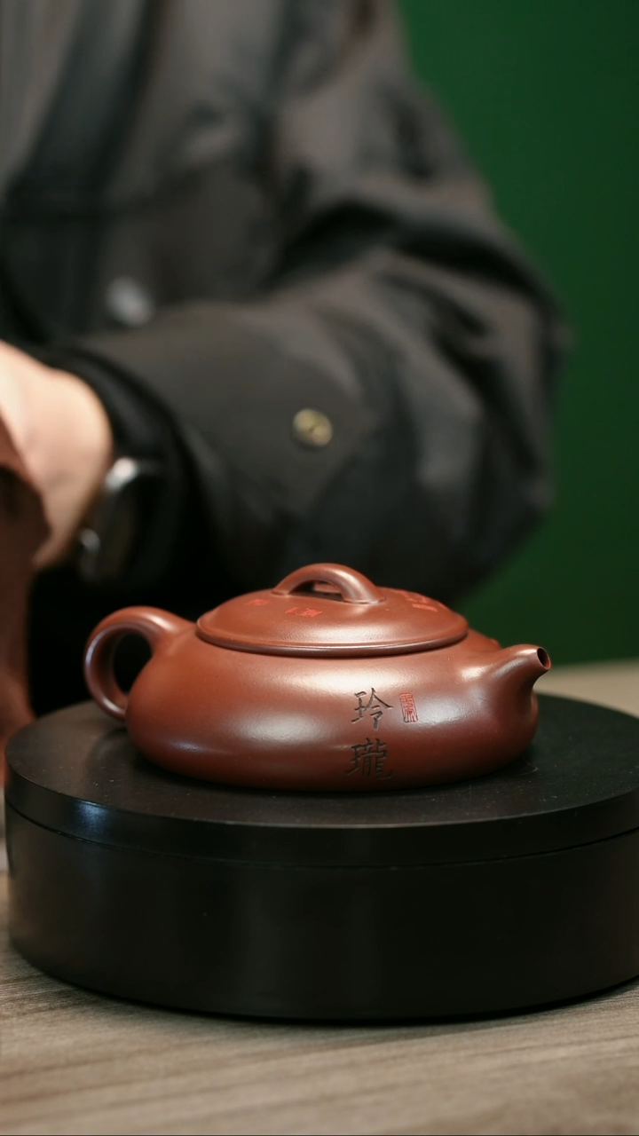 茶壶紫砂房***猴H2357李传荣刻绘乳瓢