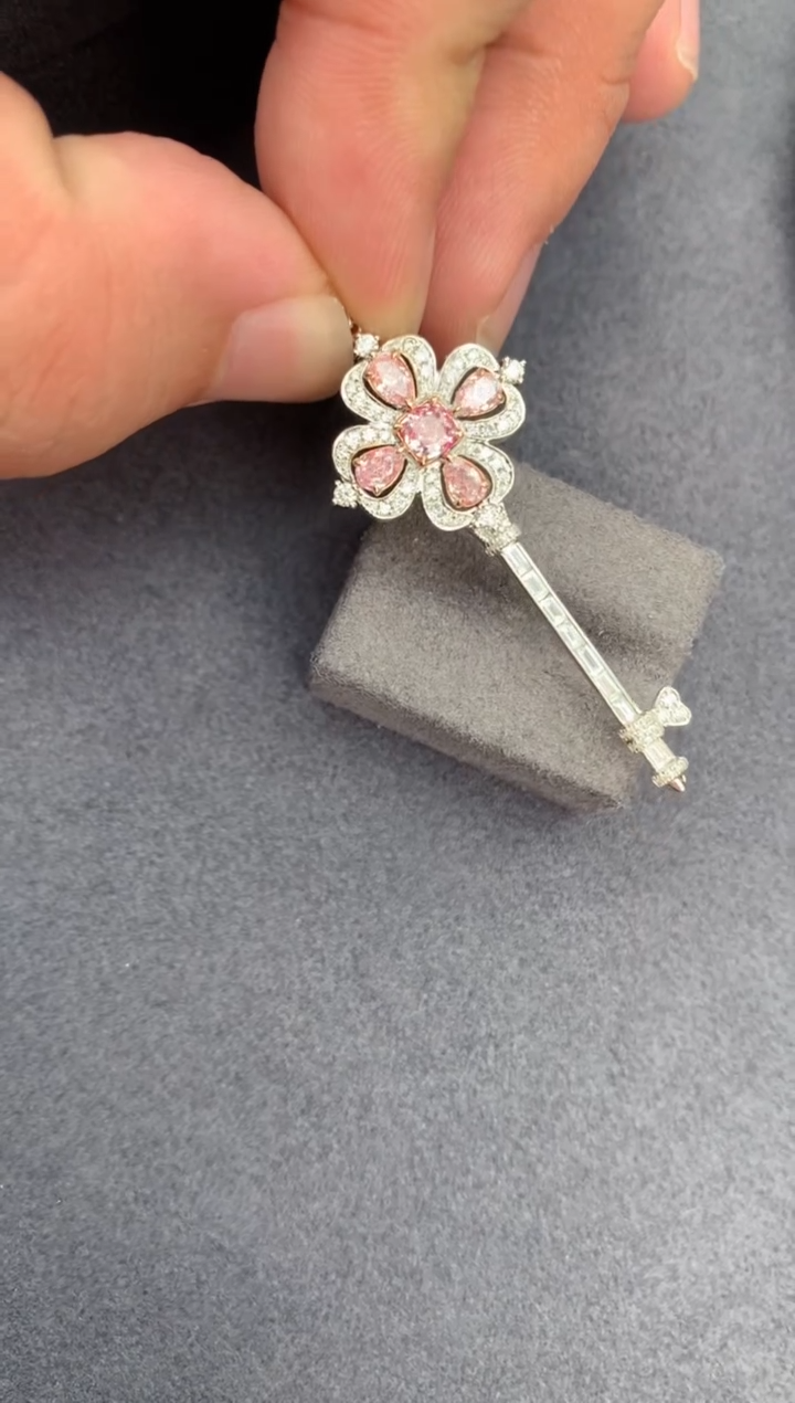 【闪购商品】钻石颈饰18K金镶嵌30分粉钻吊坠